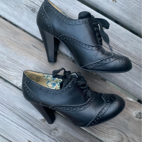 American Eagle lace up heels - Picture 5 of 9